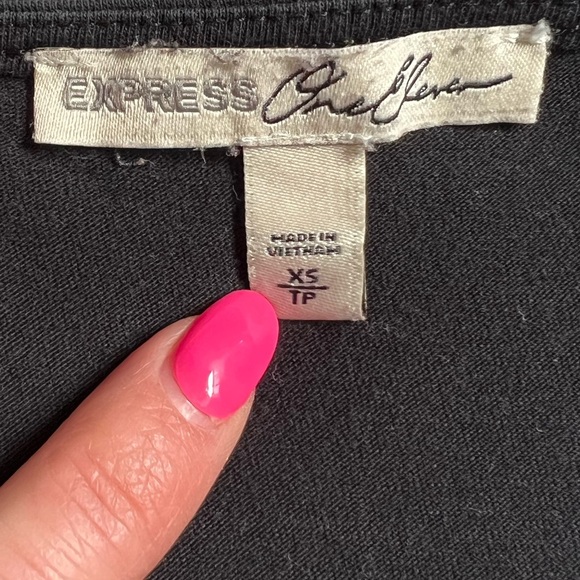 EXPRESS BLACK CROPPED TANK TOP WITH CRISS CROSS STRAPS SIZE XS - Picture 5 of 6